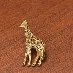 Giraffe pin. NWOT. Cloisonné style. See measurements in pics. Clasp included